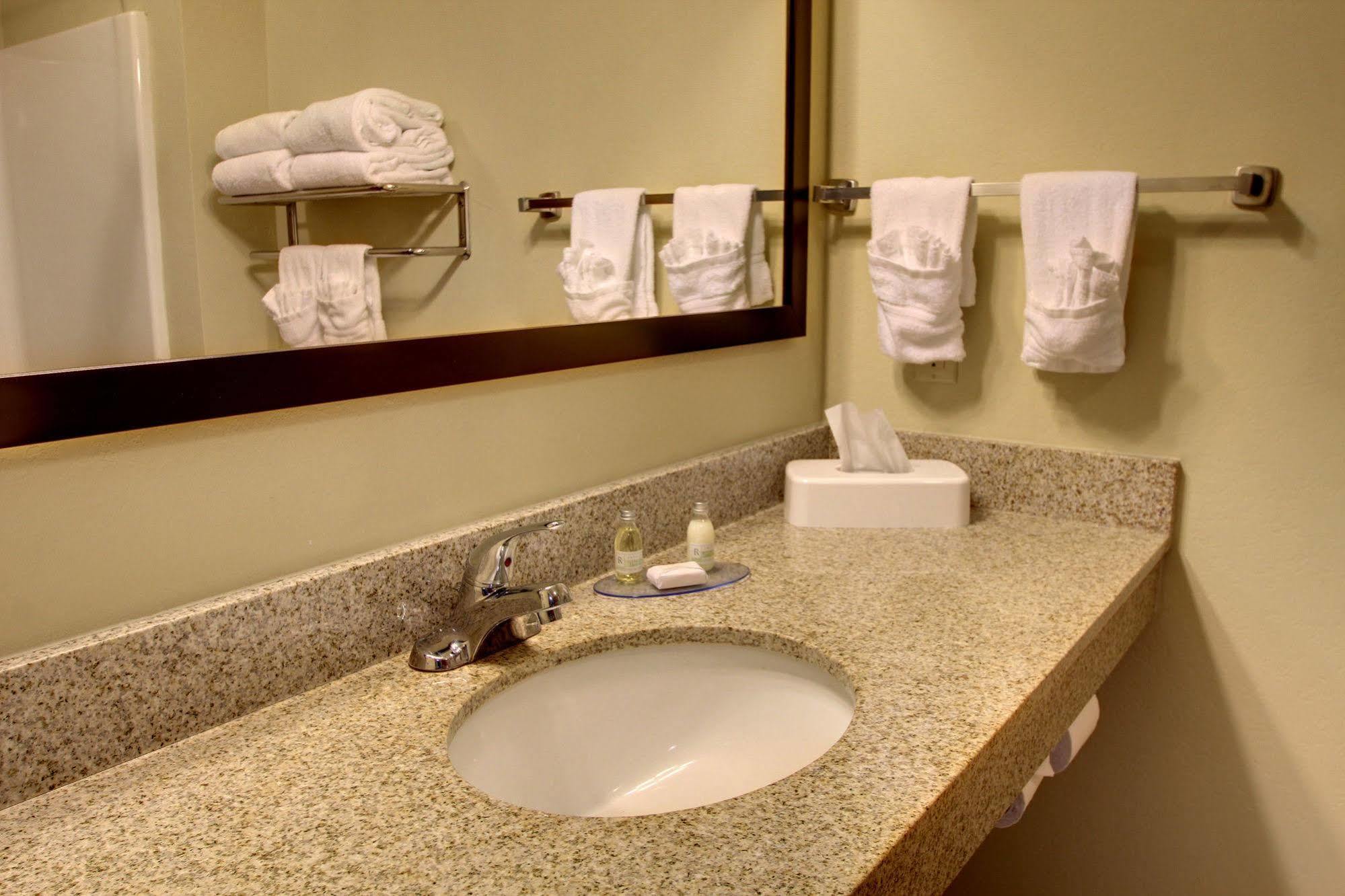 Cobblestone Inn & Suites - Hartington Exteriér fotografie