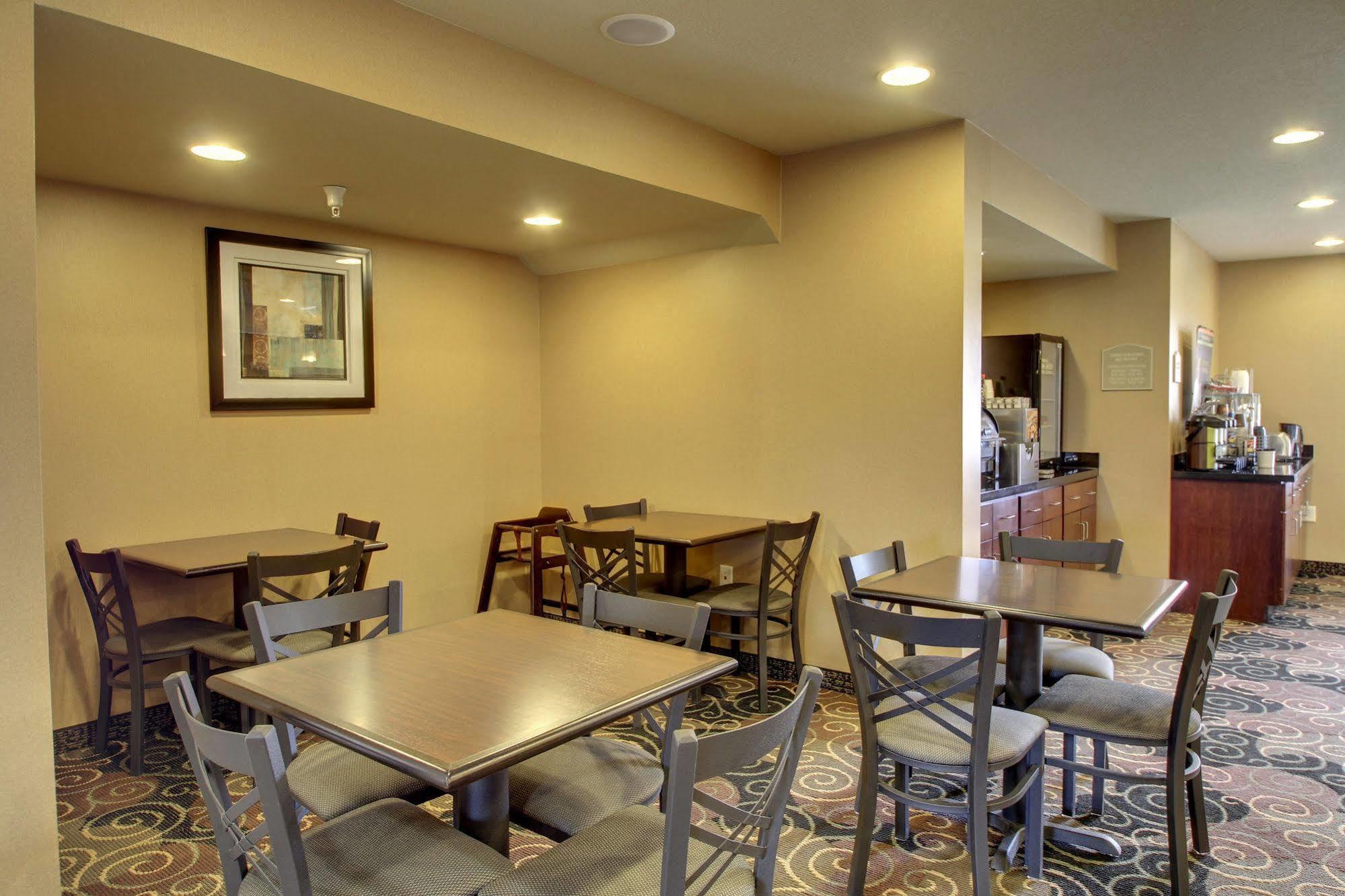 Cobblestone Inn & Suites - Hartington Exteriér fotografie